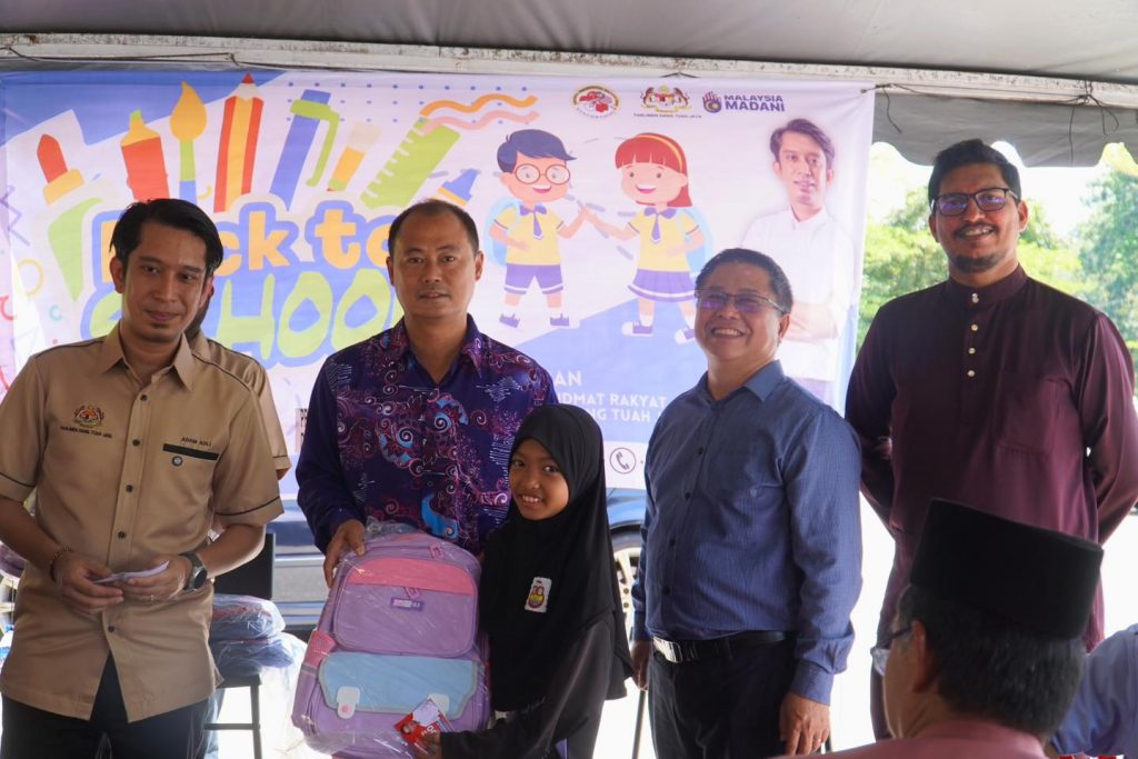 Bantuan Persekolahan Kepada Anak-Anak Keluarga Kurang Berkemampuan Parlimen Hang Tuah Jaya